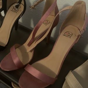 Strapped heels in rose pink